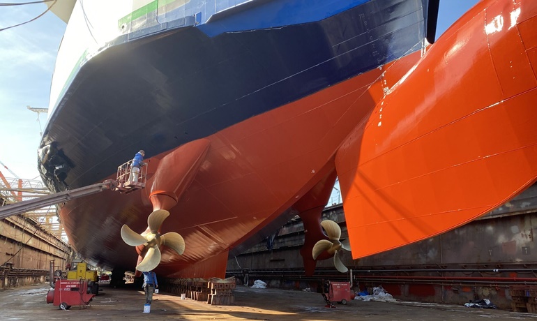 New Kongsberg thrusters in place on PRINS RICHARD © Scandlines