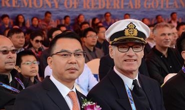 VISBORG's captain and William Zhou Xuhui, GSI's Vice President S&P © Philippe Holthof