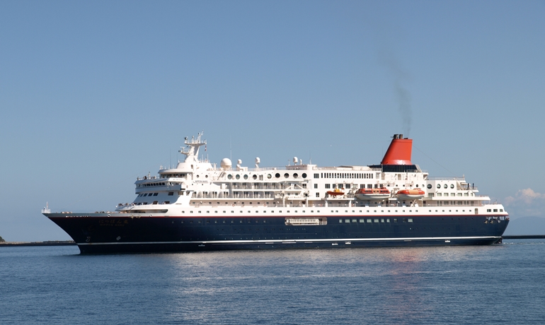 Currently, Mitsui O.S.K. Passenger Line operates one cruise ship, the 1990-built and 167m long NIPPON MARU © Tsuyoshi Ishiyama