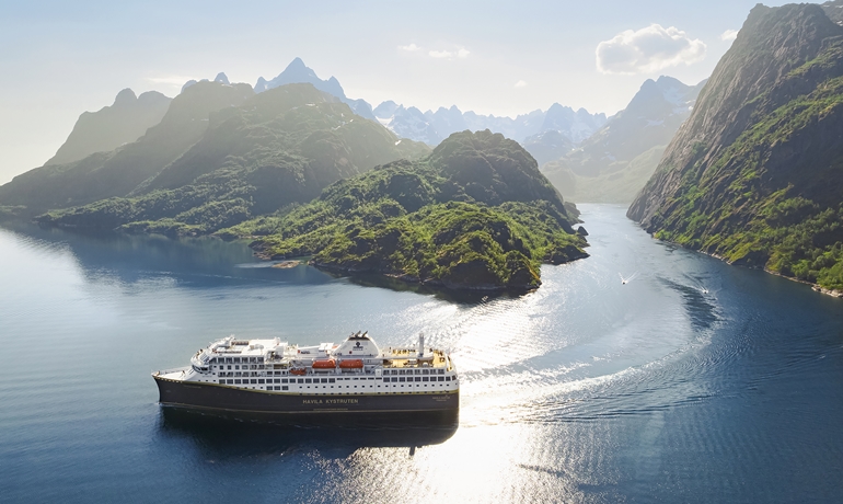 HAVILA CASTOR in Trollfjorden © Marius Beck Dahle HAVILA CASTOR in Trollfjorden © Marius Beck Dahle