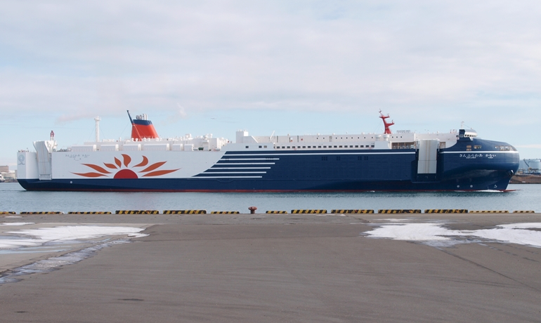 SUNFLOWER KAMUY at Tomakomai West Port, Hokkaido, Japan © Tsuyoshi Ishiyama